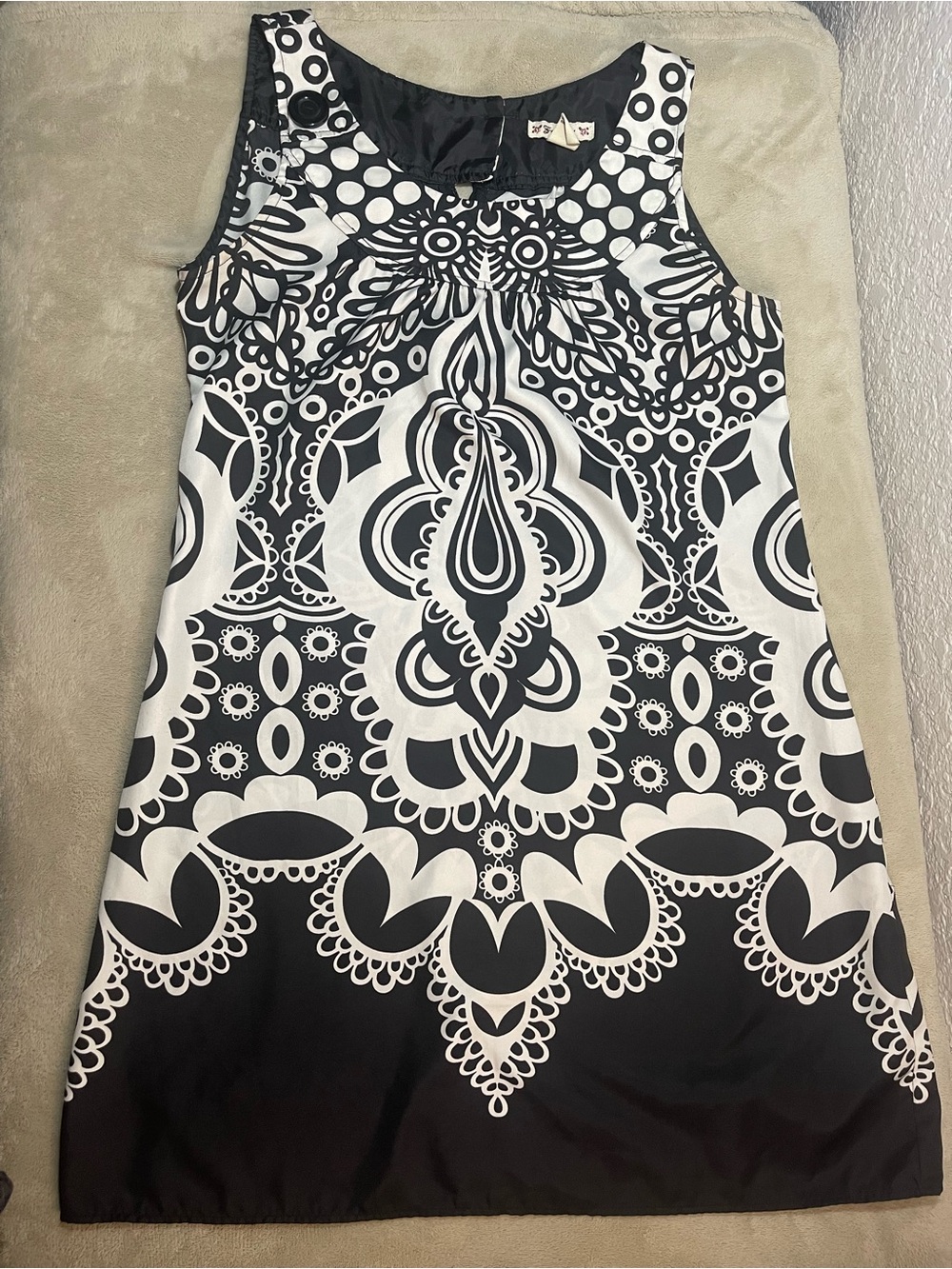 Forever 21 Black and White Sleeveless Graphic Shift Dress